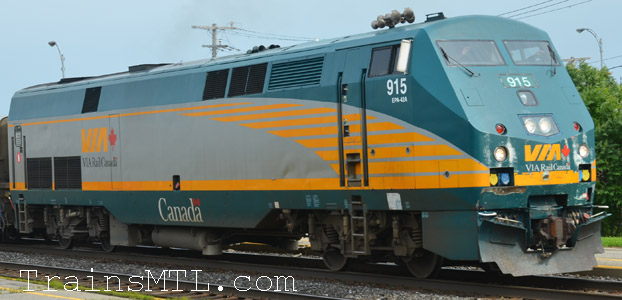 Locomotive VIA915 right side / coté droit